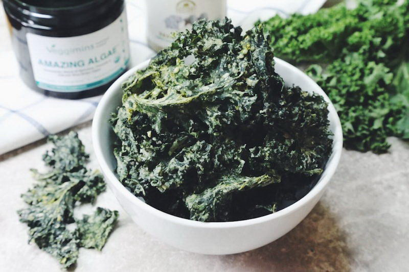 Cheezy Tahini Green Superfood Kale Chips (Recipe!)